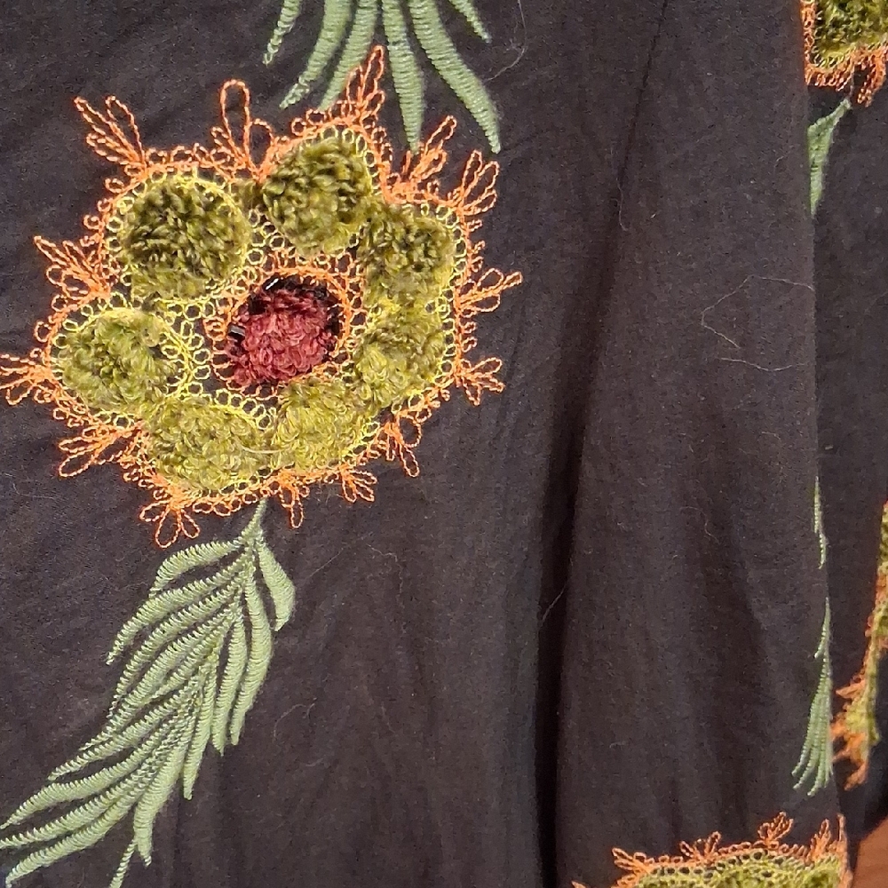 Chic Black A-Line Skirt with Floral Embroidery - Picture 2 of 5